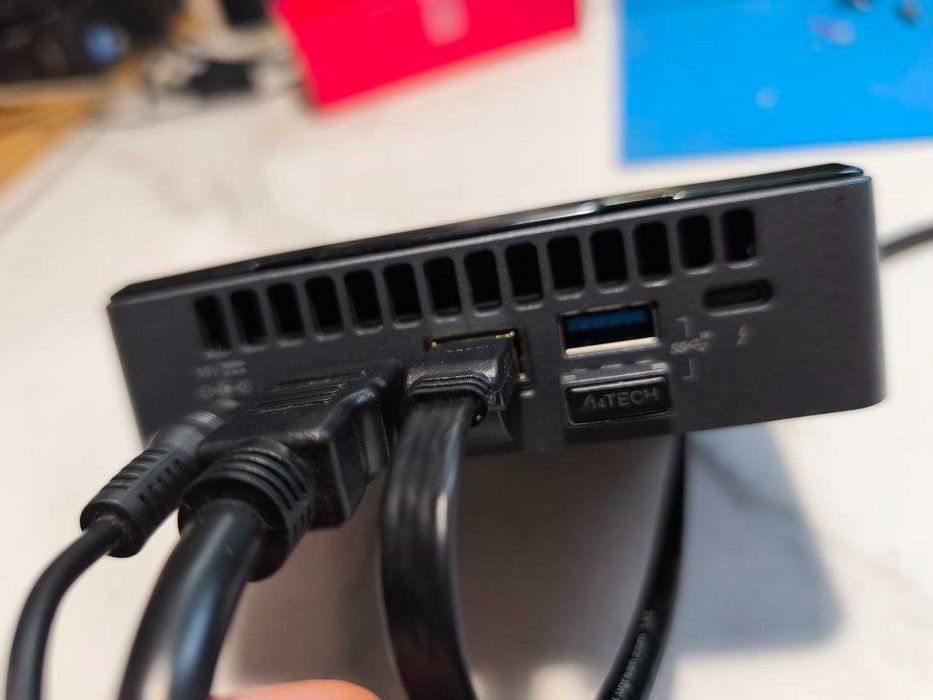 Intel NUC8i3BEK2 i3 8109U 2C4T 3.6GHz Iris 655 32GB DDR4x2 M2 NVMe TB3 HDMI 4K WiFi AC BT5 LAN USB-C microSD slim kit PSU USBAx4 2400MHz 117x112x36 IR