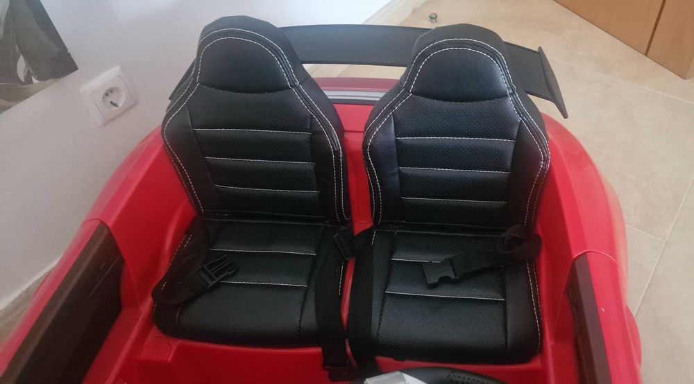 Carro Elétrico Mercedes AMG GTR XL 24V Bateria c/ Comando - Vermelho