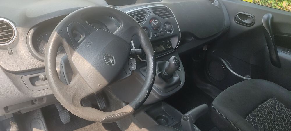 Vend troc Kangoo fim 2014 aceito prop retoma carro mota ou outro mesmo avariado ou acidentado