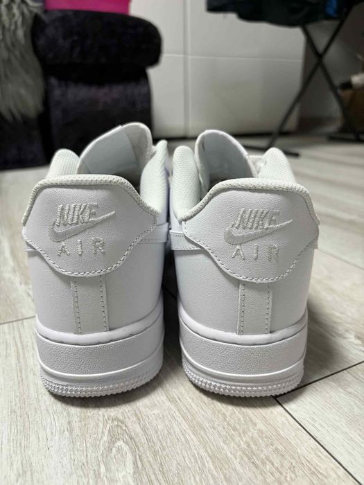 Białe buty Nike Air Force 1