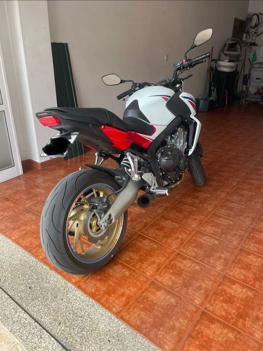 Vendo honda cb650f com quickshifter e vários outros extras