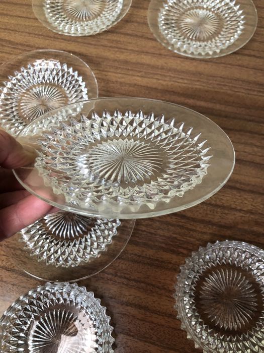 Conjunto de taças e pratinhos