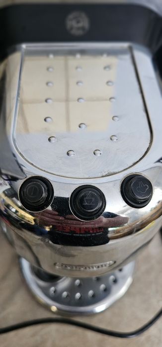 Кавоварка рожкова Delonghi EC270