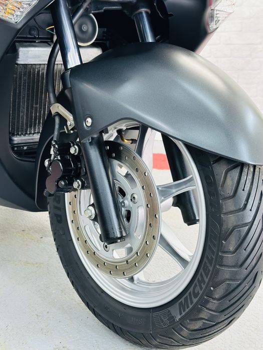 скутер Suzuki Burgman 200 в оригіналі тільки з Японії є доставка