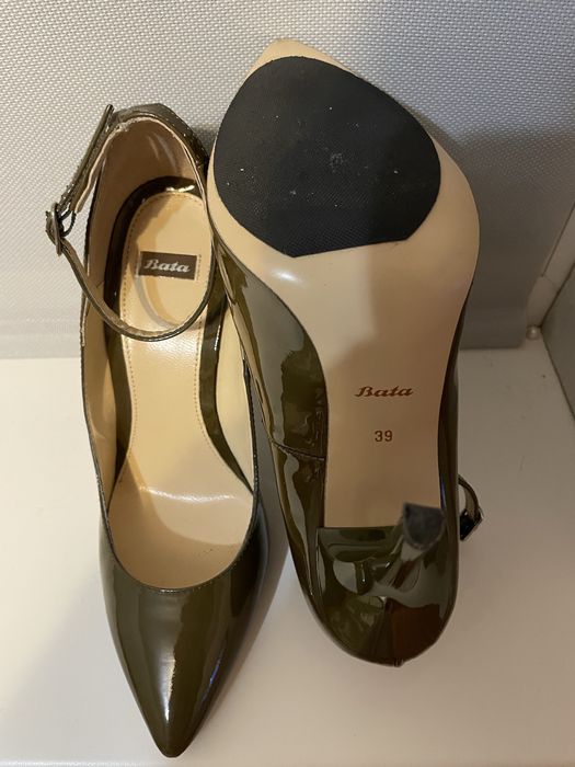 туфлі лодочки.