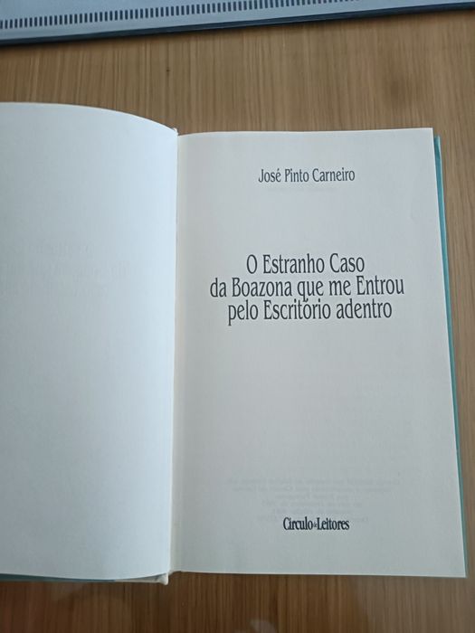 Vendo o Livro O Estranho caso da Boazona que me entrou pelo escritório