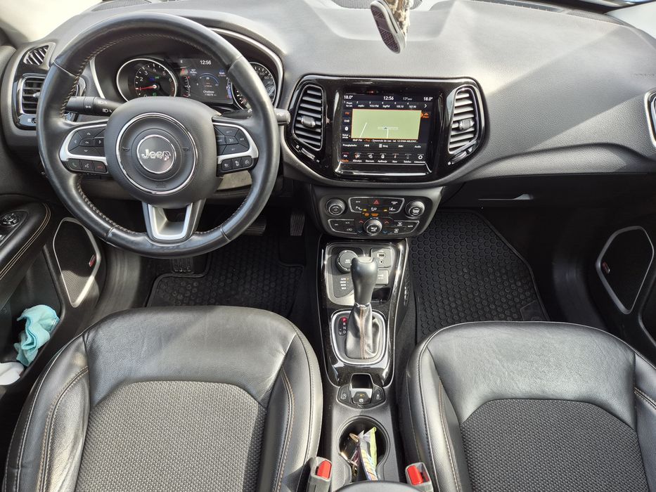 Rezerwacja Jeep compass 2018  benzyna 4x4 full wersja Limited super stan