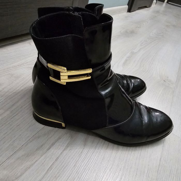 Czarne skórzane botki lakierowane z zamszem Conhpol Bis rozm.40