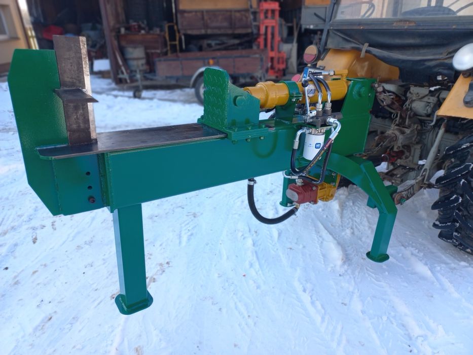 Łuparka hydrauliczna do drewna napędzana  z wom traktora