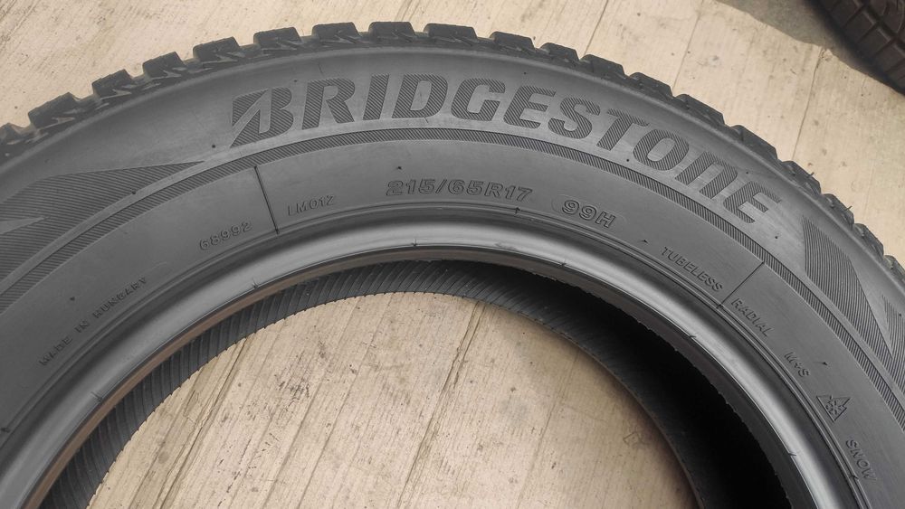 шини 215/65R17. Bridgestone . 8,5мм. 2023р. зима