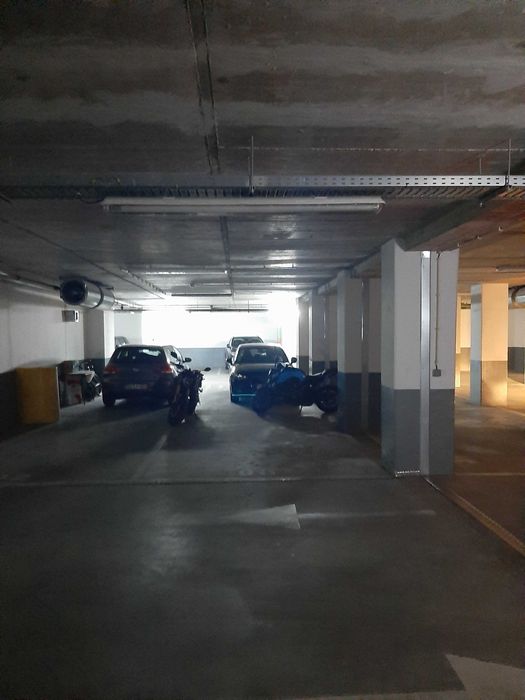 Entrada imediata estacionamento 15 m2 Condominio Lago –Lumiar - Lisboa