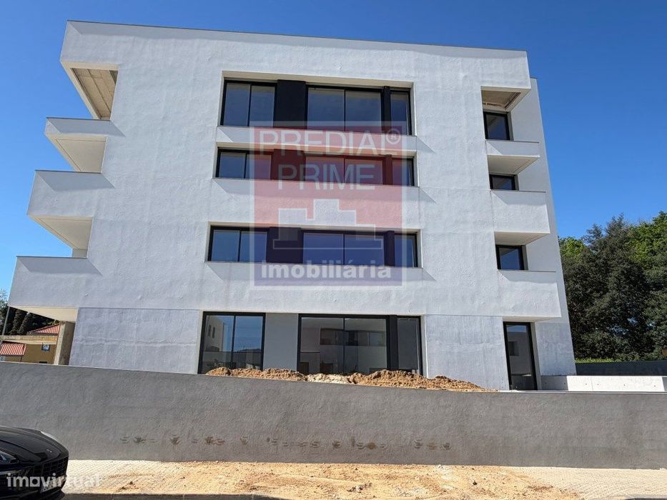 Excelente Apartamento T3 No Centro De Oliveira De Azemeis — Oliveira De Azeméis, Santiago De Riba-Ul, Ul, Macinhata Da Seixa E Madail, Aveiro