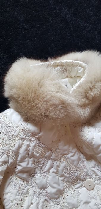 Kurtka damska krutka, ocieplana, z lisem, pikowana.