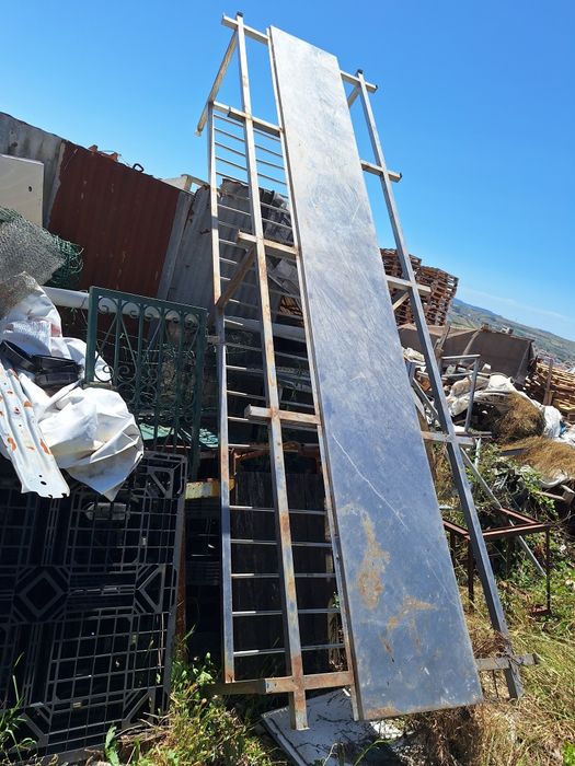 Mesa grande toda em inox