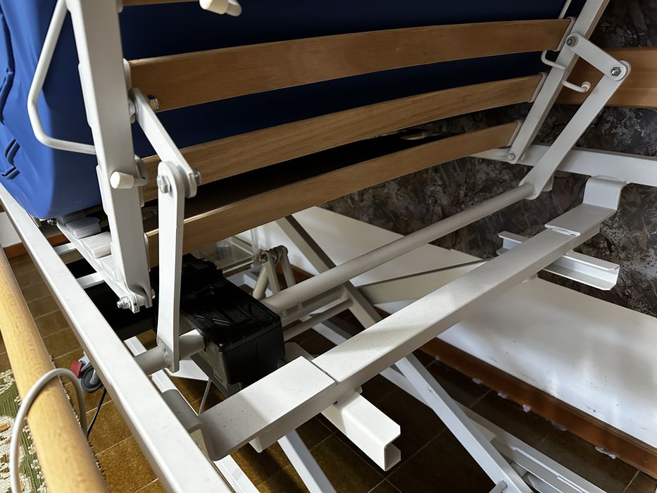 Cama de hospital articulada nova