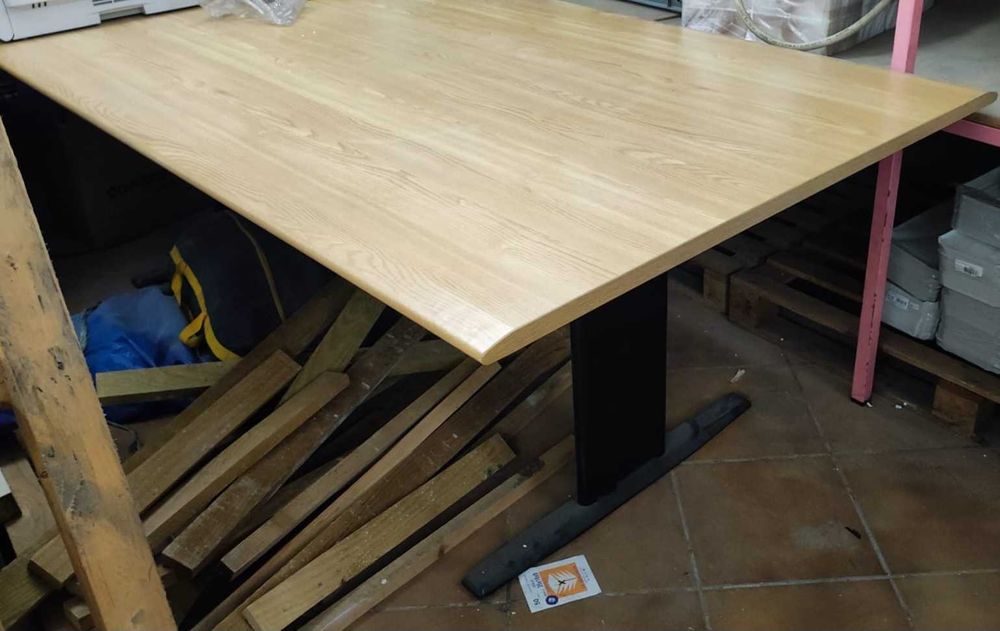 Mesa sala de reuniões