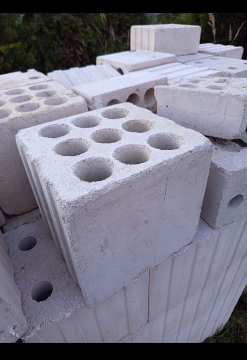 Pustaki Silikat Barlinek 256szt 4 palety