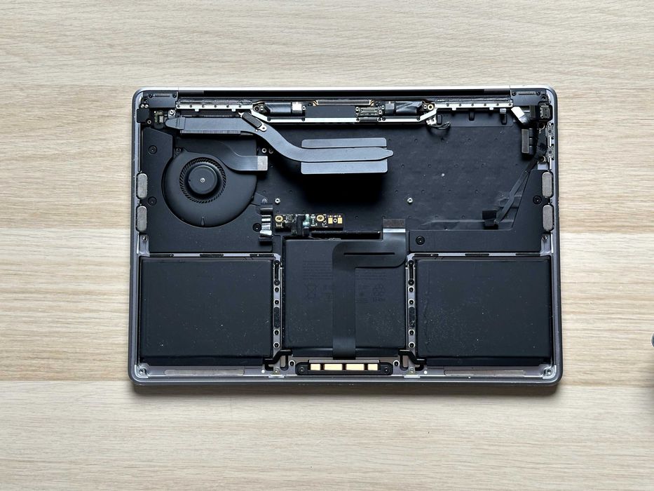 Topcase z ekranem do MacBook Pro 13" A2159 (2019) – Sprawny