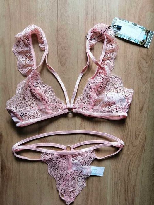 Uroczy komplecik bielizny Boohoo 40