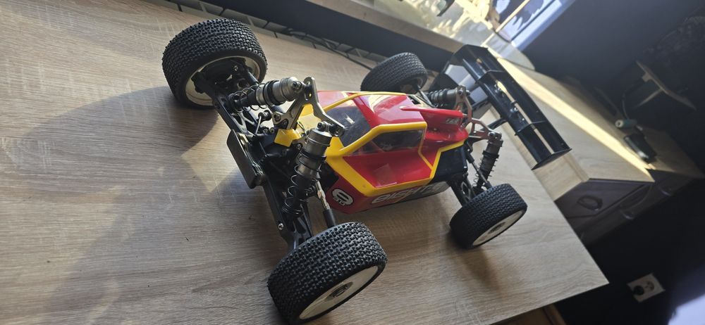 Team Losi Racing 8ight, Traxxas, Axial