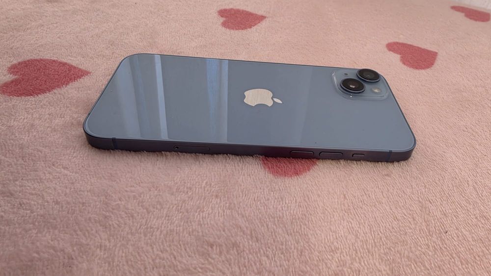 Vendo iPhone 14 Plus de 128 GB, na cor azul-claro