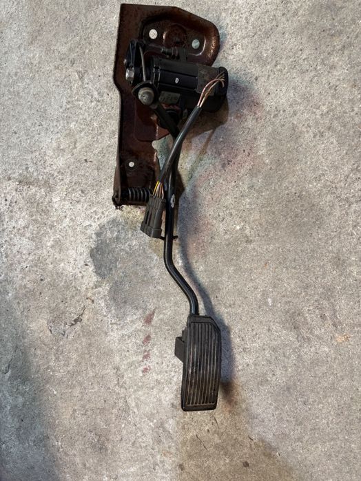 Pedal acelerador Nissan Terrano II
