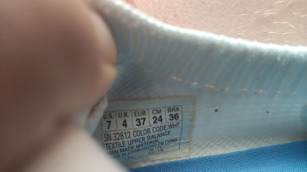 Продам жіночі легенькі кросівки Skechers