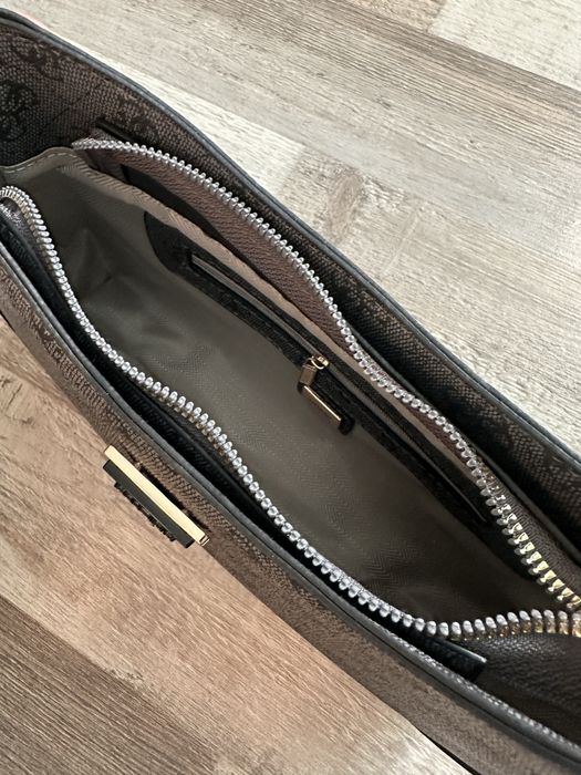 Стильна жіноча сумка на плече з монетницею