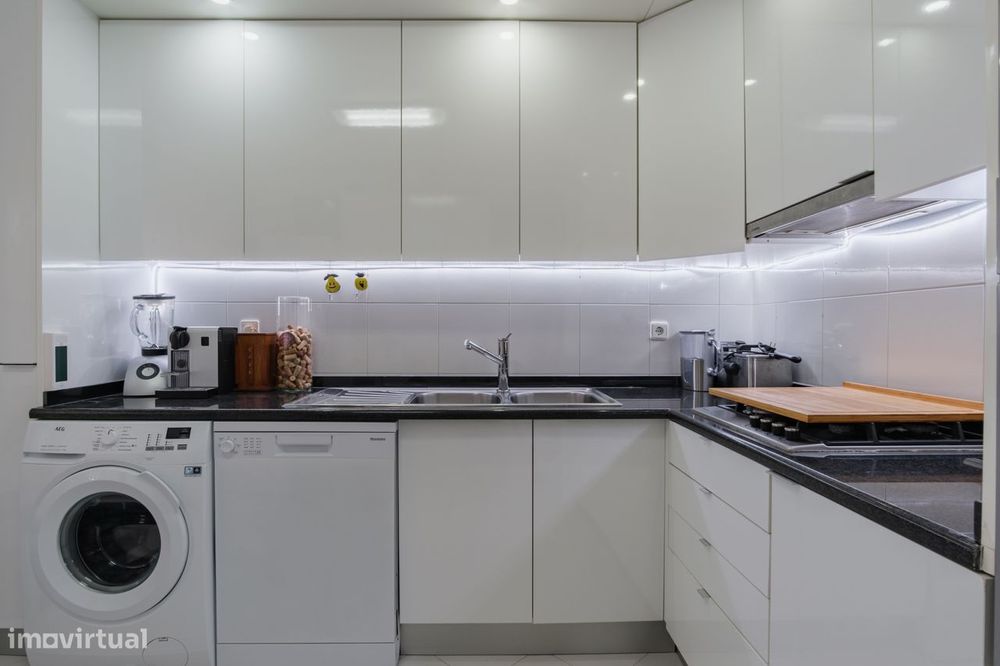 Apartamento T1 Remodelado em Massamá | Zona Central e com Elevador