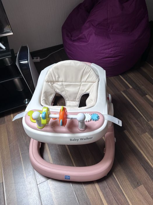Ходунки рожеві ,baby walker