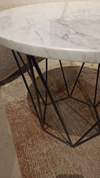 -55% stolik fi 50cm Six Olta marmur Carrera z ekspozycji