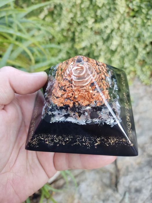 Pirâmide Orgonite