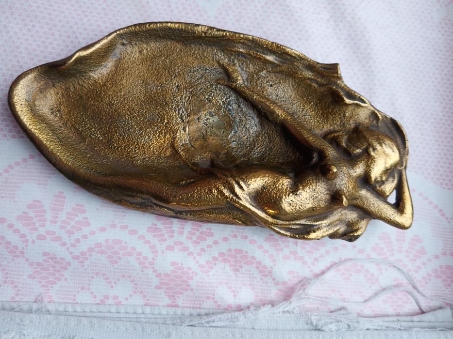 Бронзова попильничка.