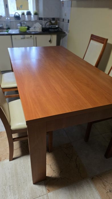 Solidny drewniany stol 110/170 x 90 z 4 krzeslami