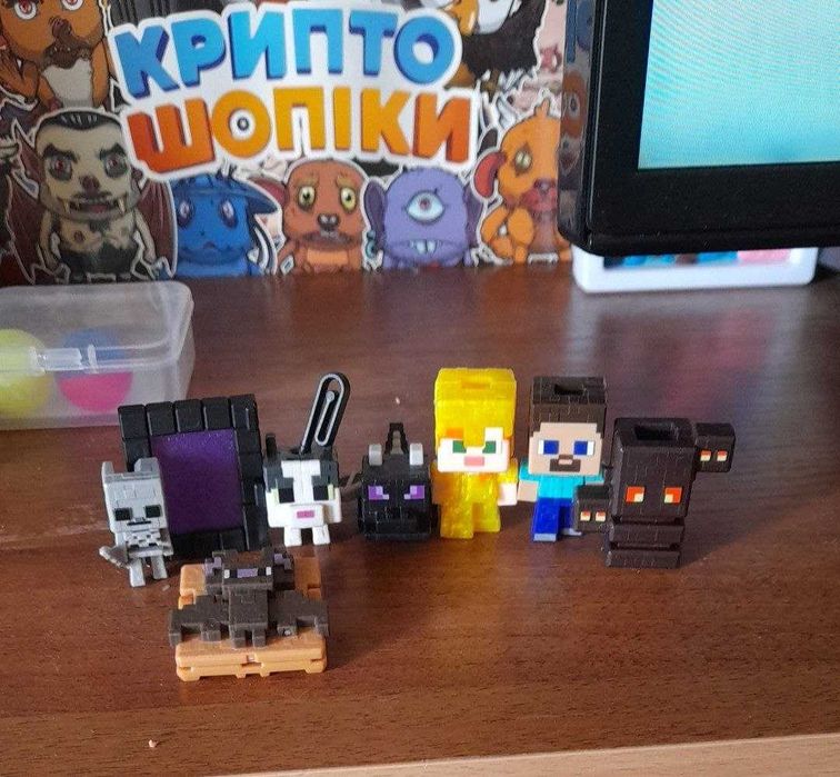 Фігурки minecraft kinder joy обмін