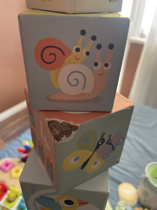Пірамідка з картонних кубиків