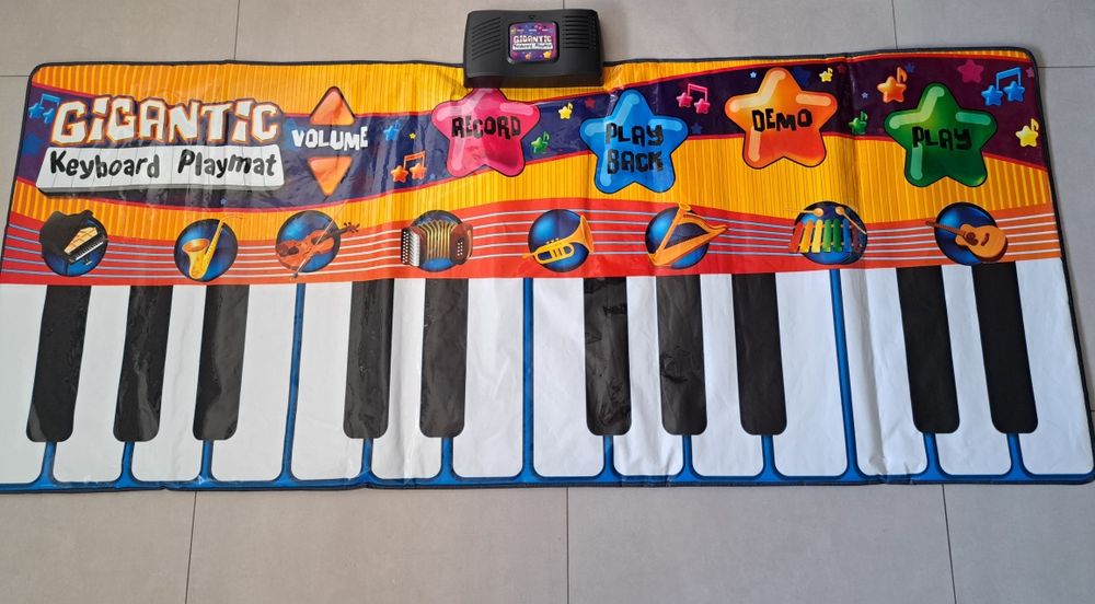 Gigantyczny keyboard mata do grania