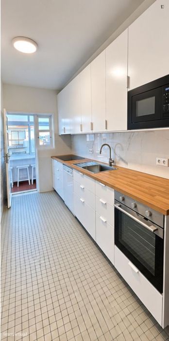 Quarto - localizado em Mafamude Porto