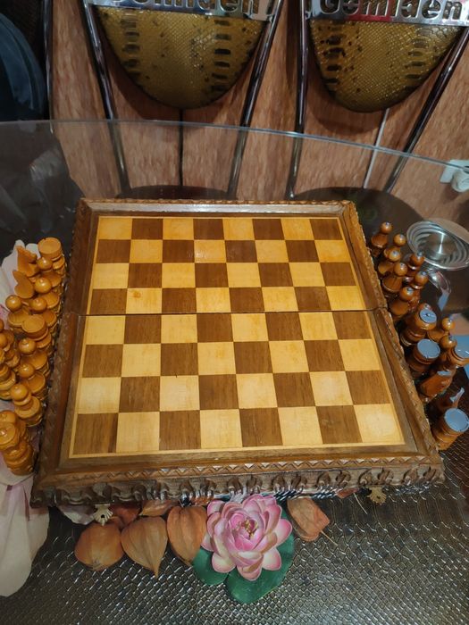 Игровой набор деревянные резные с утяжелителями Шахматы 35х35 см.