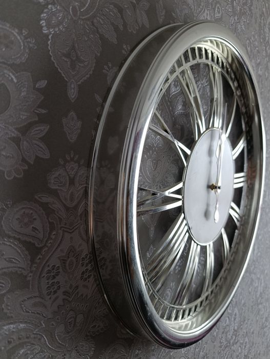 Piękny zegar ścienny glamour