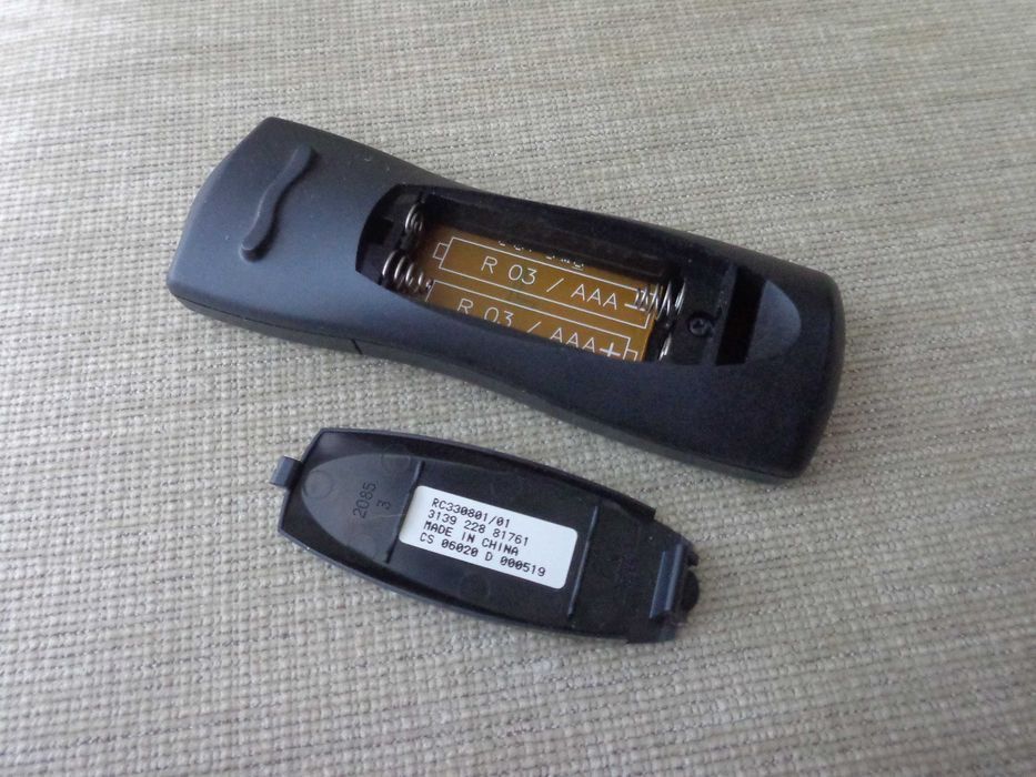 Oryginalny pilot PHILIPS R330801/01