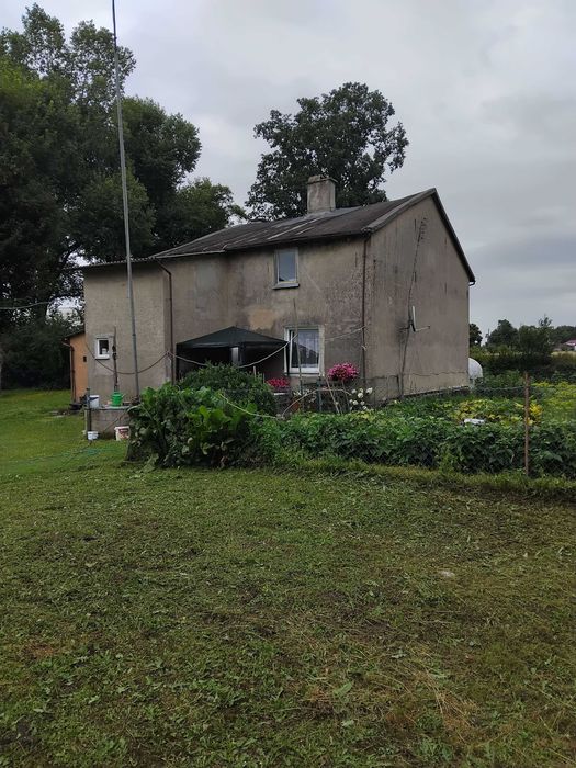 Dom na wsi 65m² z budynkami gospodarczymi na działce 3670m² w Pustkowie