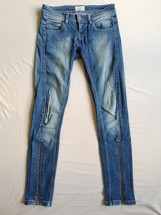 Długie spodnie jeansowe damskie biodrówki