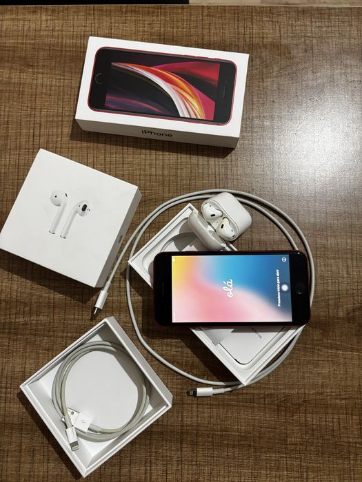 iPhone SE 2020 + AirPods