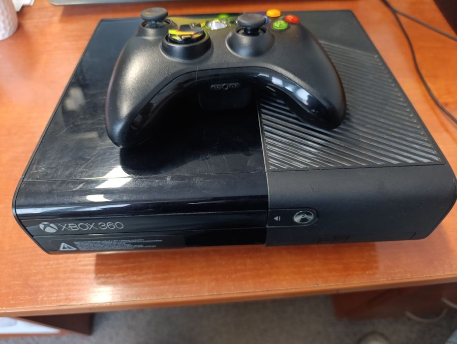 Konsola Xbox 360 pad zasilacz okablowanie  3 gry
