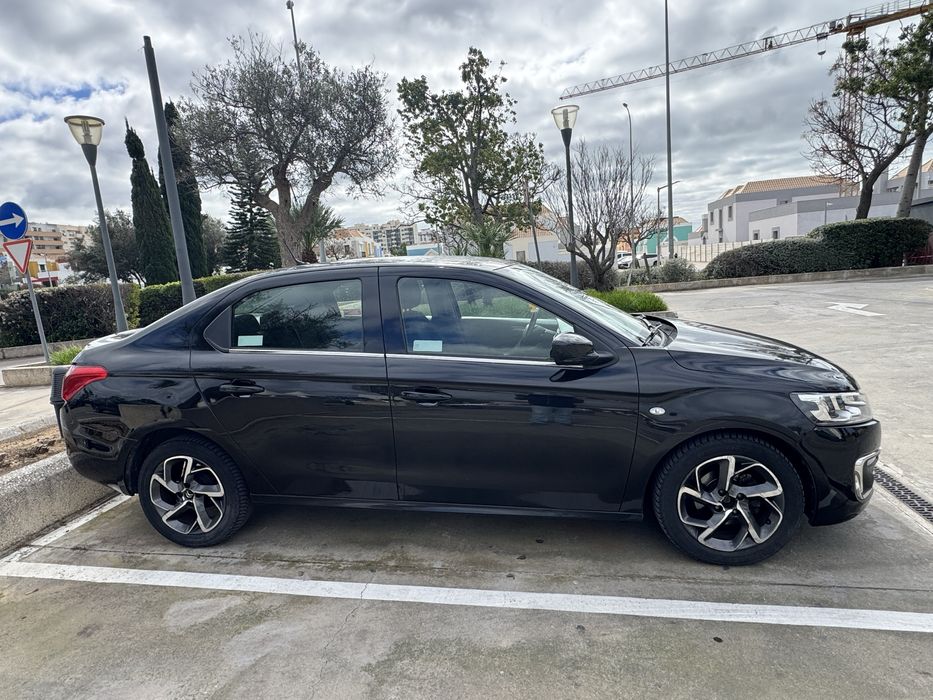 Carro TVDE para aluguer