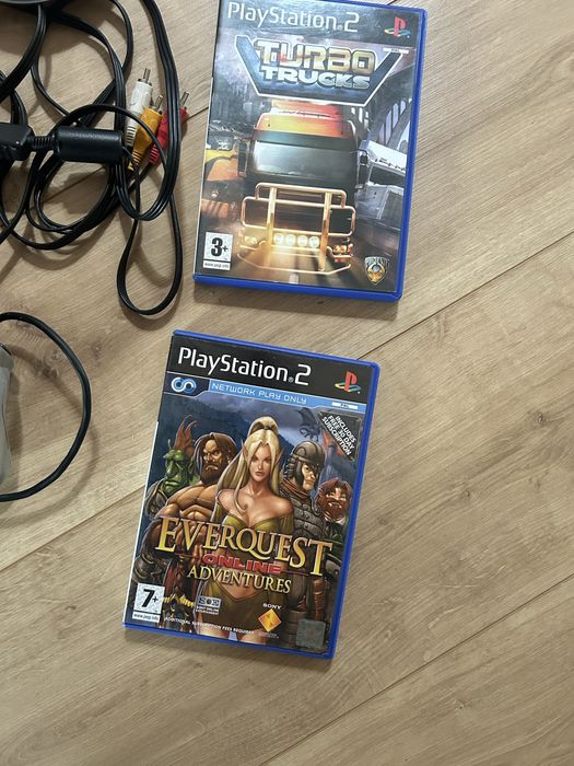 Zestaw PlayStation 2 Slim (SCPH-75003) + 2 Oryginalne Pady Sony + 4 Gry