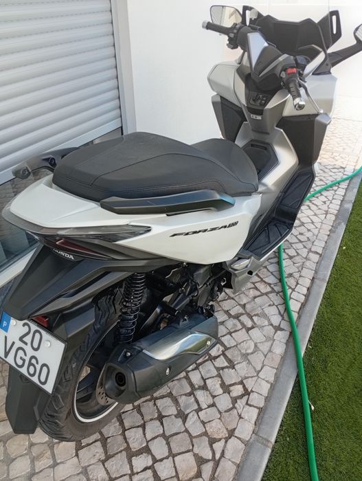 Honda forza 300 bom estado