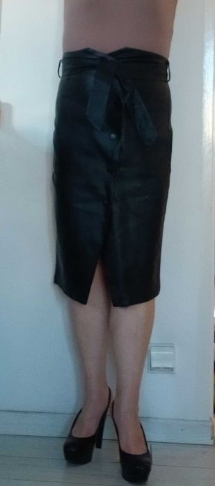 Czarna ołówkowa spódnica