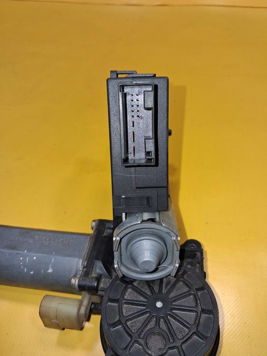 Моторчик склопідйомника BMW X5E53